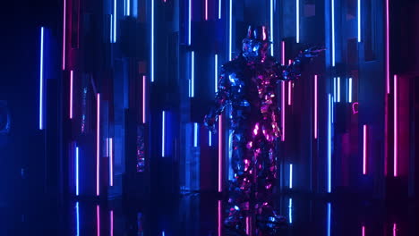 Shiny-suit-mirror-man-on-the-background-of-blue-and-purple-wall.-The-show-mirrored-people.-Beautiful-mesmerizing-show.
